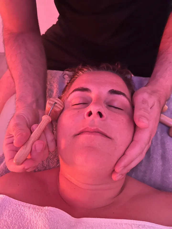 Maderoterapia facial: fotografía 1 de 8